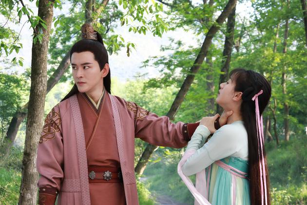 黄宥明饰演"黑暗之子"乌童