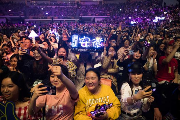 现场观众沉浸其中