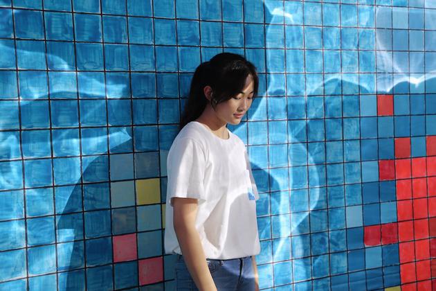 景岗山一双儿女亮相活动身高优越长相似父亲