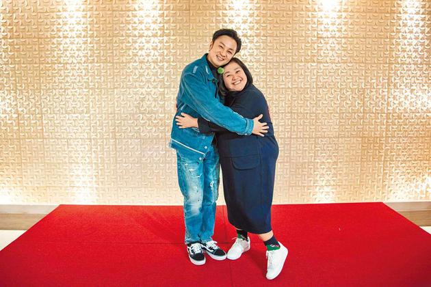 《我的婆婆》办杀青宴 钟欣凌开心剧组全是疯子