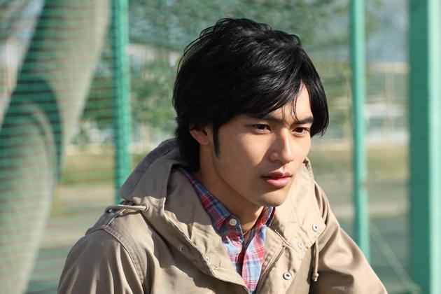 冈田健史电影《弥生、三月-爱着你的30年-》剧照