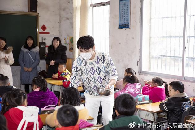 李佳琦援建希望小学