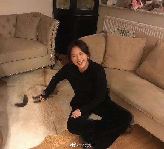 马思纯晒照为自己庆生：现在最幸福未来充满期待