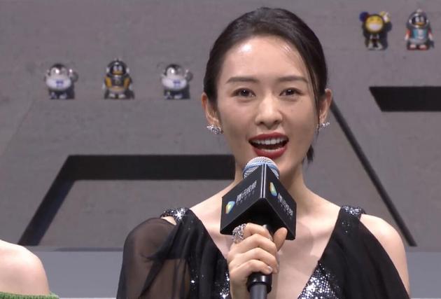 童瑶参添发布会时回答《三十而已》顾佳仳离复婚