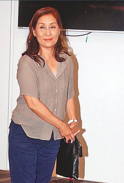 杨盼盼做手术换股骨多年工作令骨骼磨损