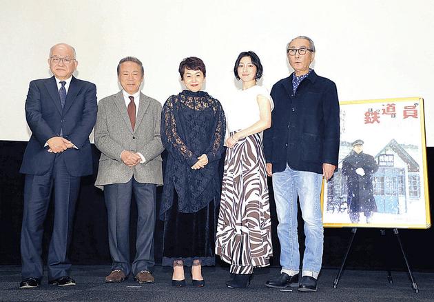 左起浅田次郎、小林稔侍、大竹忍、广末凉子、木村大作