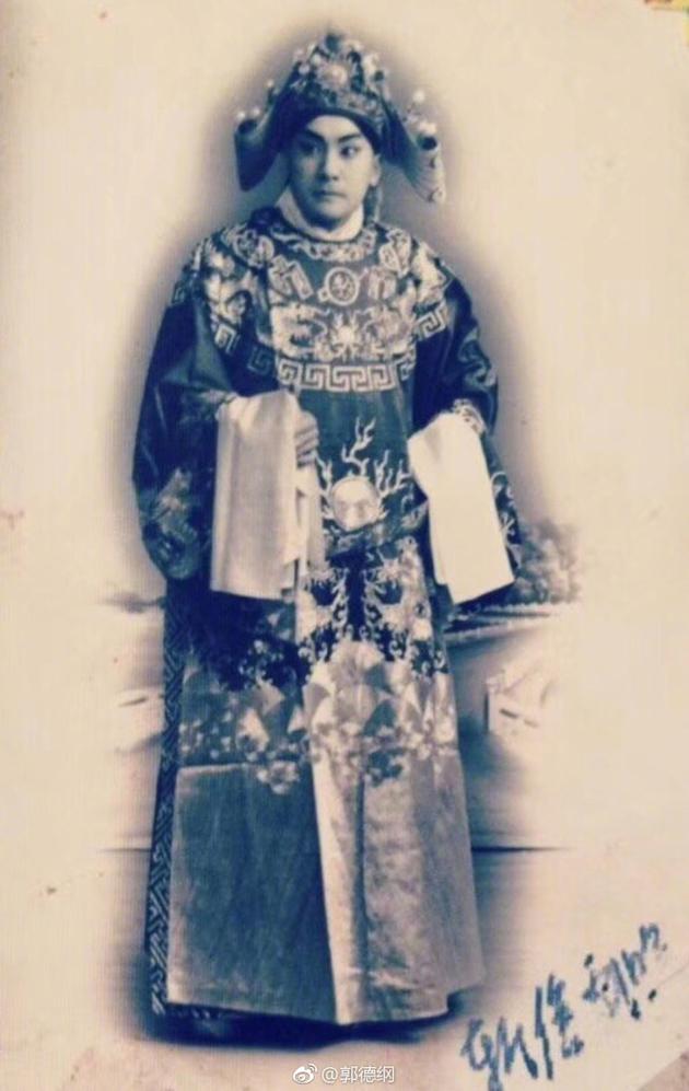 郭德纲发文悼念京剧表演艺术家赵麟童:先生千古