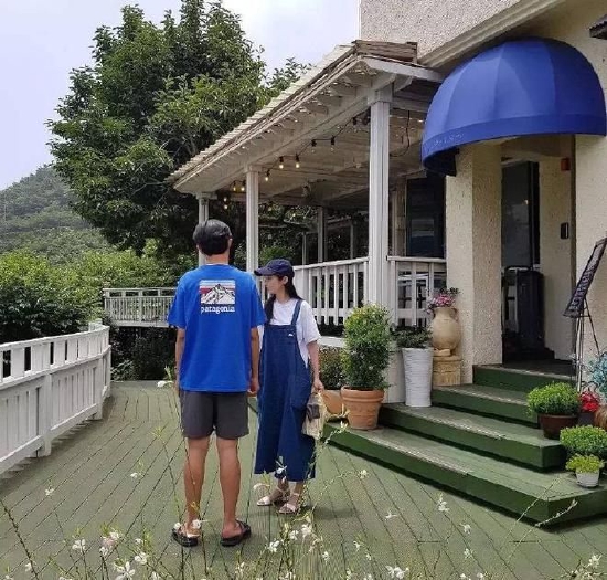 41岁张娜拉婚后撒糖!与老公穿情侣装度蜜月