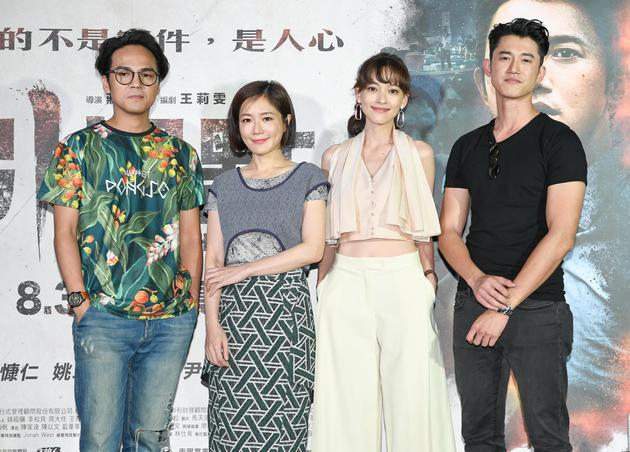 吴慷仁狂吻姚以缇十几次 导演爆料：忘我伸舌头_手机新浪网
