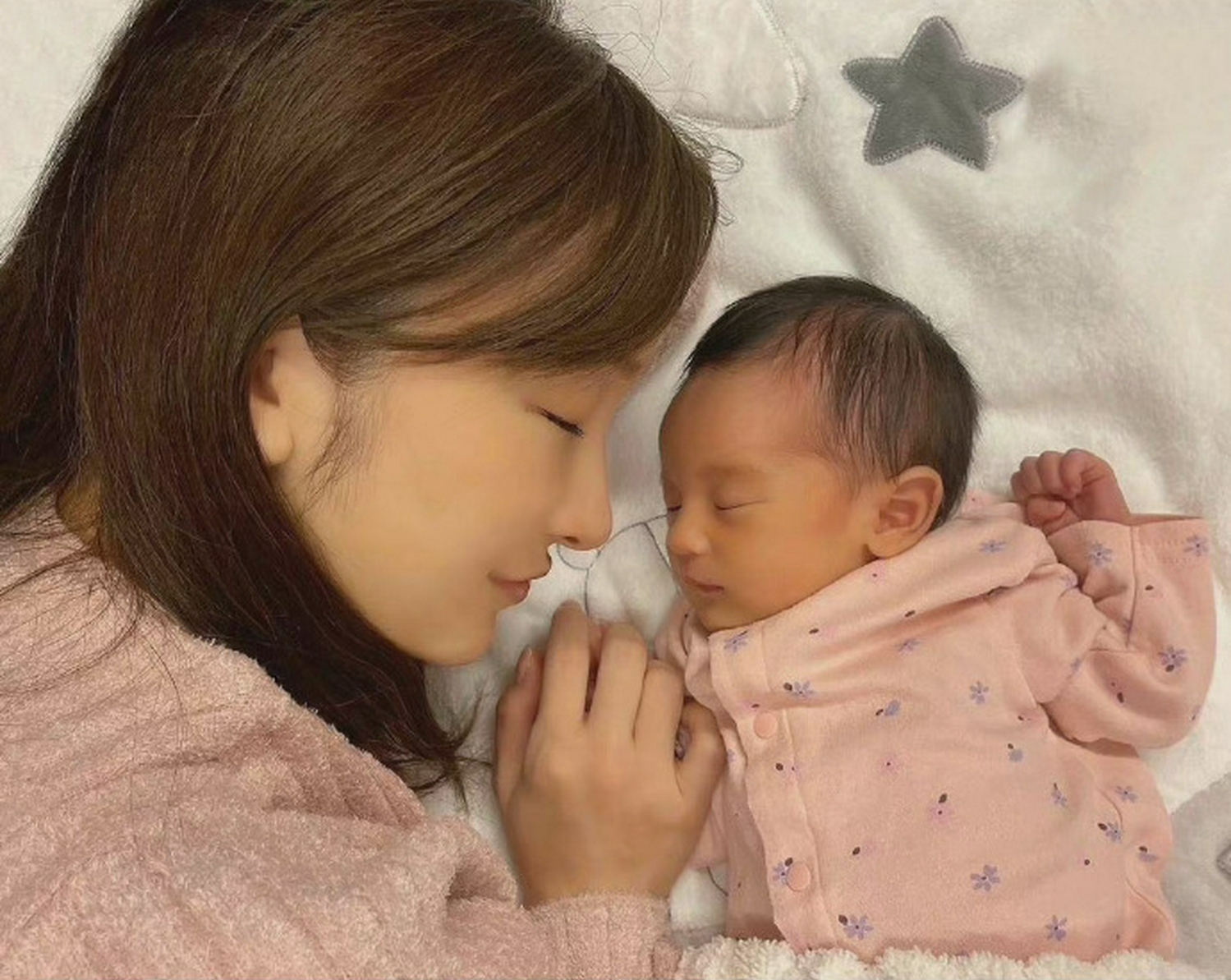 組圖：板野友美和女兒同框畫面美好 寶寶正面照曝光軟萌可愛