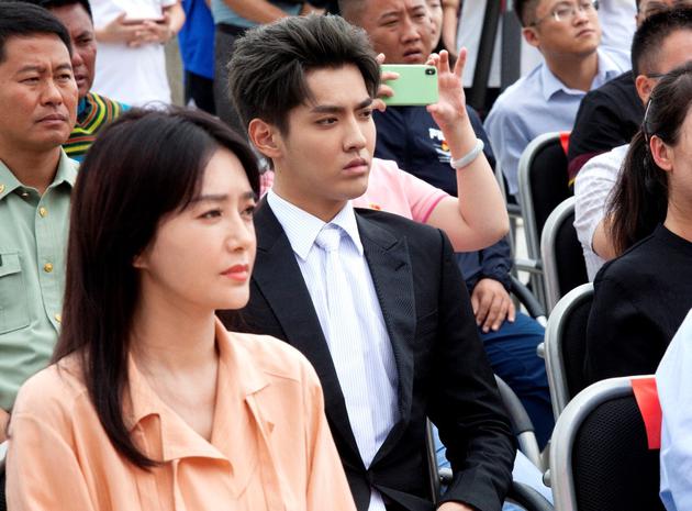 “心连心”赴四川喜德演出 李治廷辛有志跨界合