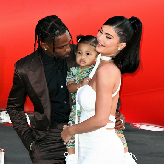 Kylie Jenner和Travis Scott与女儿Stormi