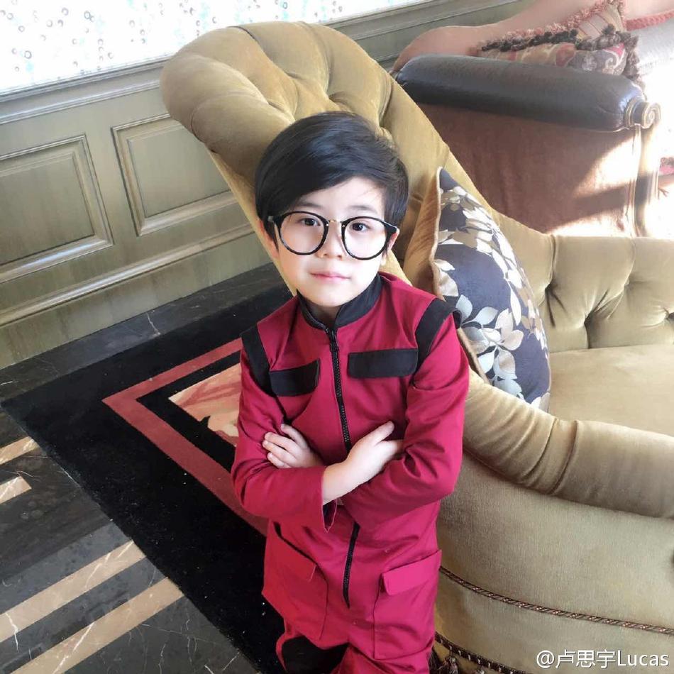 相关写真用户名等你参与评分!暂无分卢思宇,演员.