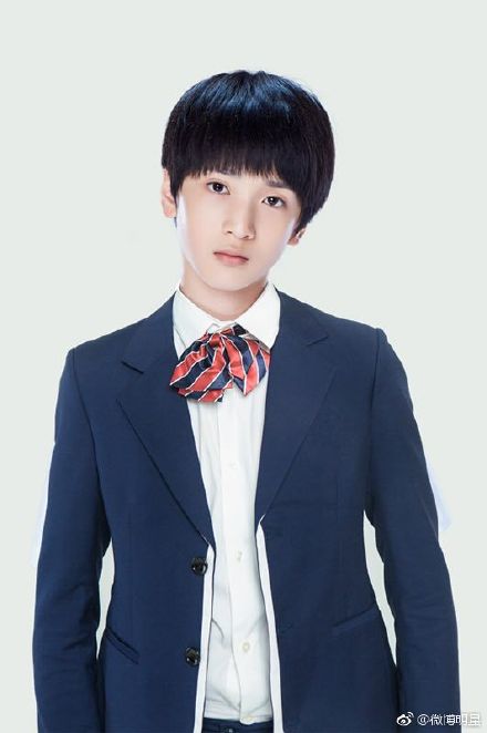 严浩翔（现名展逸文）