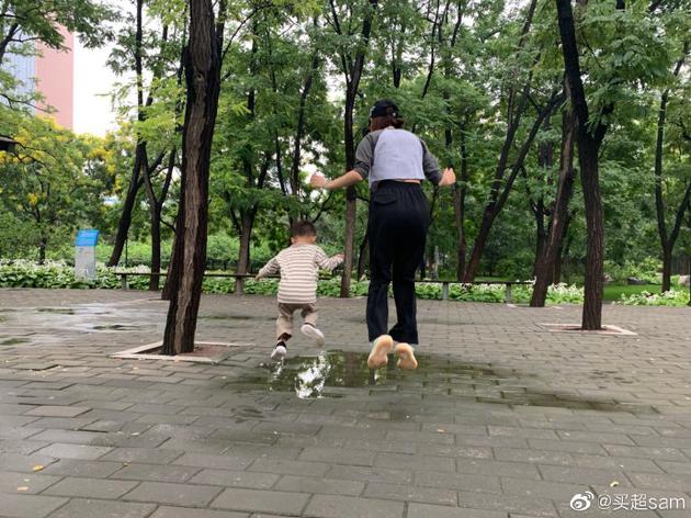 买超上衣被张嘉倪当毛巾 网友:家庭地位一目了然