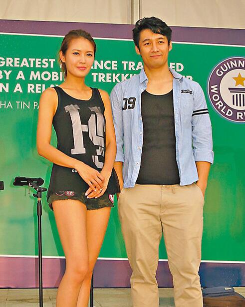 陈庭欣同翟威廉到沙田出席慈善活动.