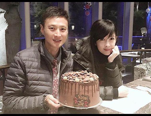 岁的倪震结婚,5年前两人曾传婚变,周慧敏当时澄清"跟老公感情相当好"