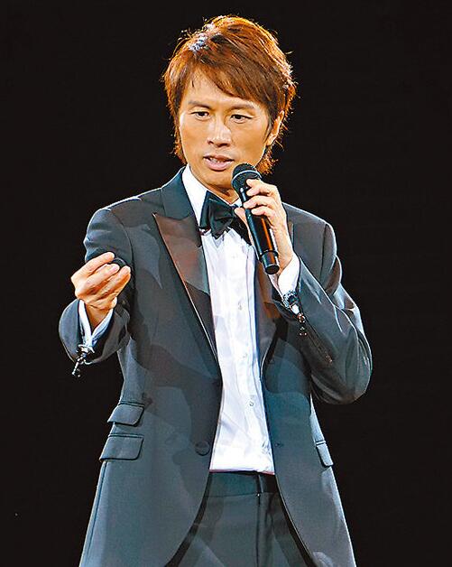 黄子华封麦洒男儿泪脱口秀获群星捧场支持