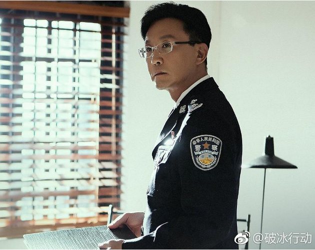 吳剛飾演的禁毒局副局長(zhǎng)李維民
