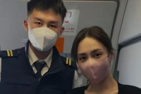 钟欣潼乘坐飞机被偶遇 空乘晒合照称其是“盛世美颜”