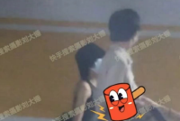 焉栩嘉张子枫被拍到同框 两人从男方小区走出低调甜蜜