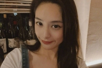 钟欣潼晒与好友聚会九宫格 蔡卓妍朱洁静徐峥欢乐亮相