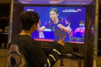 黄晓明国庆参加表弟婚礼晒全家福 为表妹陈梦比赛加油