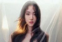 小S二女儿晒最新封面大片 15岁Lily气质出众成熟大气