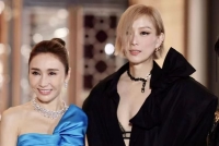 郑秀文黎姿参加活动生图曝光 美女同框合影十分养眼