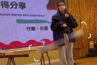 55岁王祖贤加拿大参加华人聚会 穿着简单难掩好气质