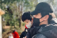陈晓陈妍希带小星星逛动物园 一家三口亲子时光超温馨