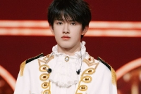 TF家族成员张极将《满江红》错写成《江满红》引争议