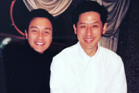 唐鹤德晒与张国荣旧照为自己庆生 配文也祝大家生活愉快