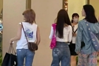 网友泰国偶遇鞠婧祎逛街 人群中也闪闪发光美丽动人
