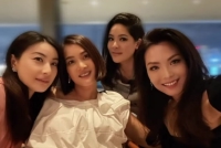 李嘉欣郭晶晶合照曝光 两人和友人相聚面露灿笑状态好