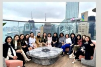 黎姿现身名媛聚会 “跳水皇后”伏明霞惊喜出镜