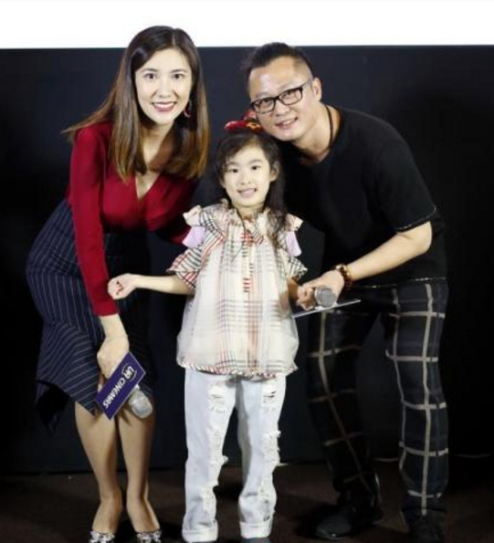 边潇潇公布怀上二胎 与导演老公现场秀恩爱|边潇潇|印小天|文杰_新浪