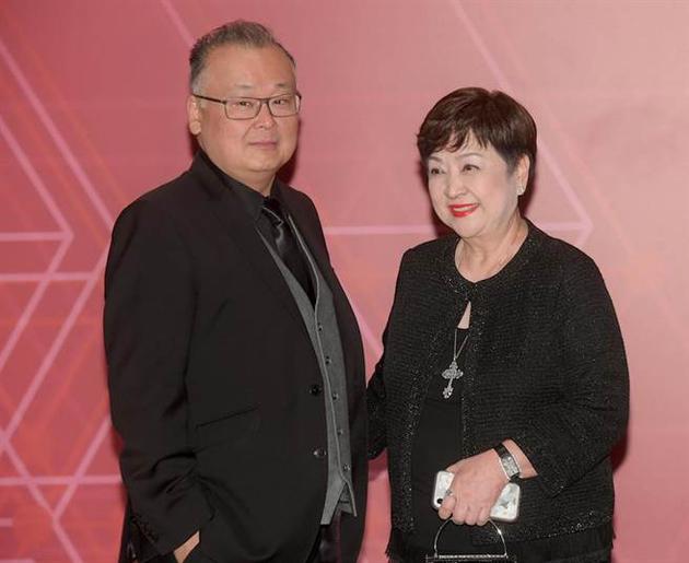 婚后息影24年,26日再度传出婚变消息,传出她与富商老公邢李10离婚