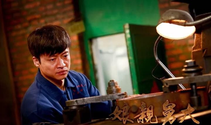 幕后花絮张铎在剧中有一场被扇耳光的戏,本来定的是远景拍摄,不需要