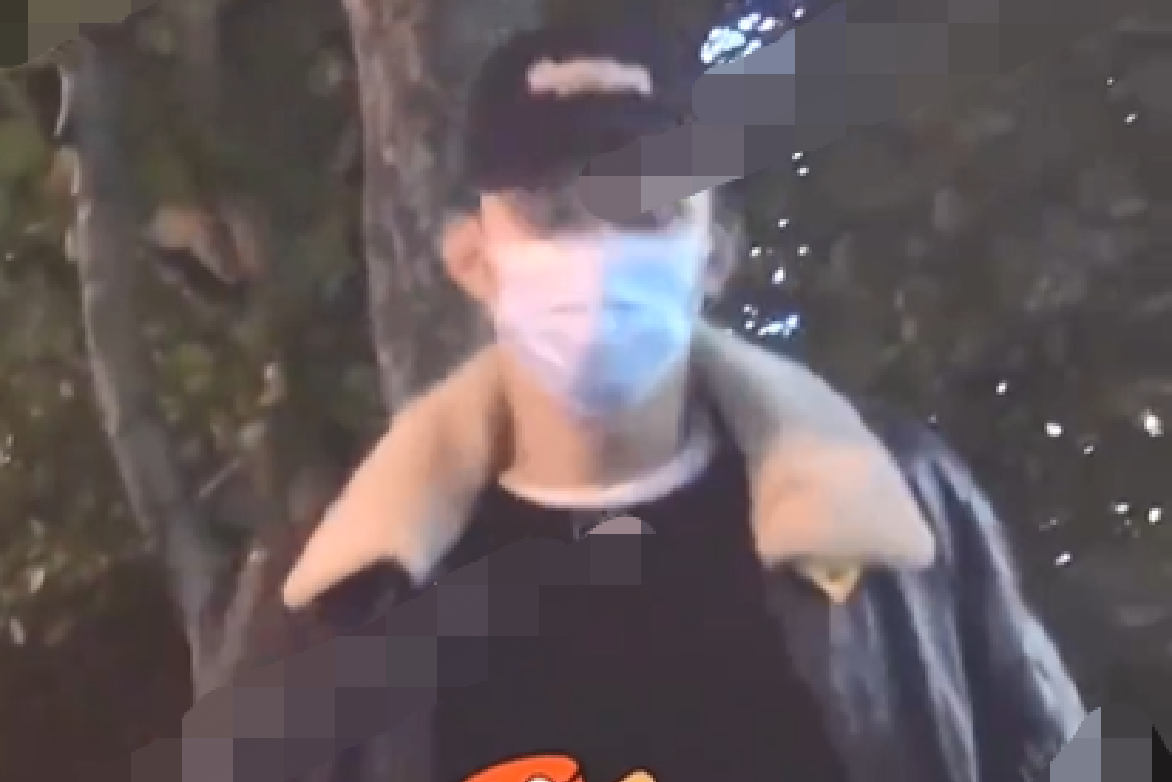 黄景瑜发现被跟拍 拍狗仔车门后转身头也不回