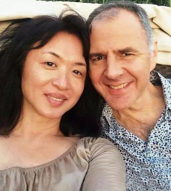 金星生日晒与老公油画订婚照 离婚12年终于将复婚