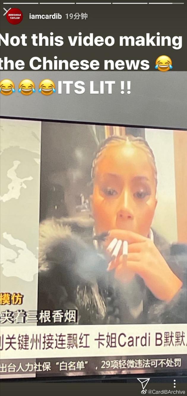 卡姐发现后再次炫耀其凭借表情包登上电视的消息.