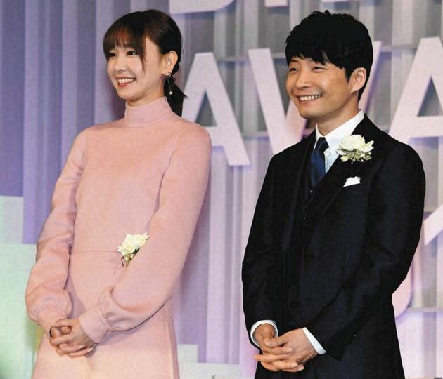 新垣结衣与星野源闪电结婚谷原章介节目上送祝福 谷原章介 星野源 新垣结衣 新浪娱乐 新浪网 新垣结衣与星野源闪电结婚谷原章介节目上送祝福 谷原章介 星野源 新垣结衣 新浪娱乐 新浪网