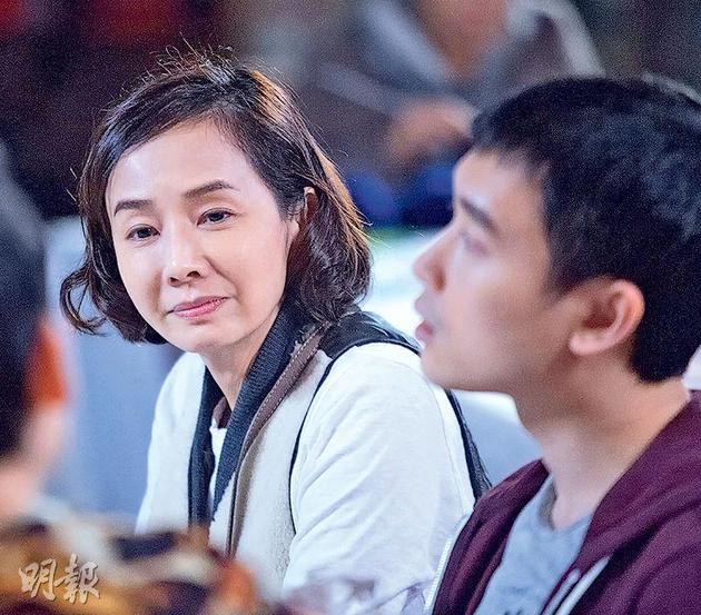 毛舜筠在《黄金花》中饰演非一般家庭主妇,要照顾自闭症儿子,还要面对出轨丈夫。