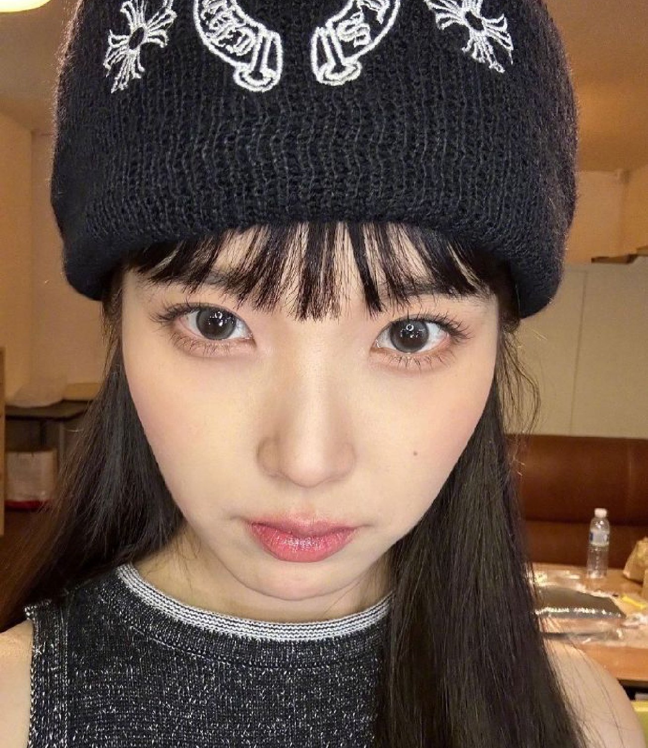 组图iu齐刘海毛线帽造型释出对镜自拍wink清甜元气