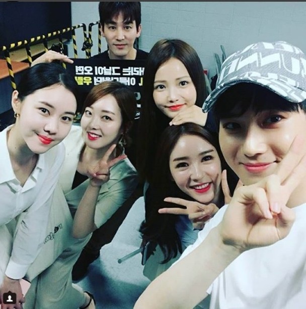 韩星河妍秀晒照遭网民围剿