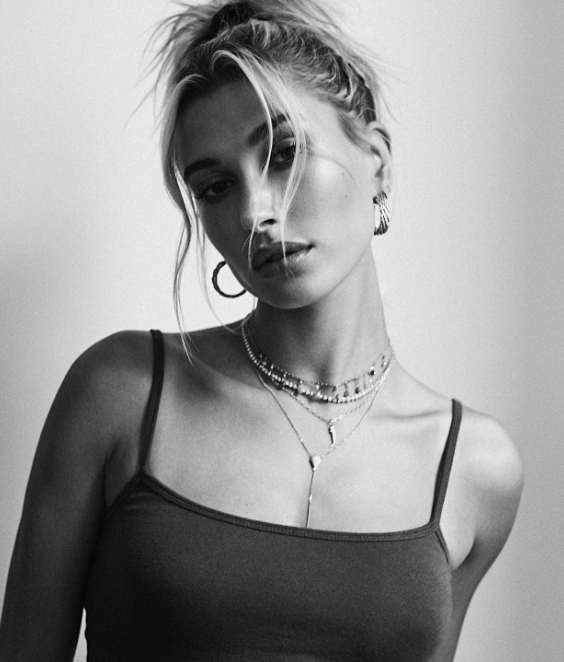 海莉放慢结婚计划 甜蜜告白比伯:我最好的朋友