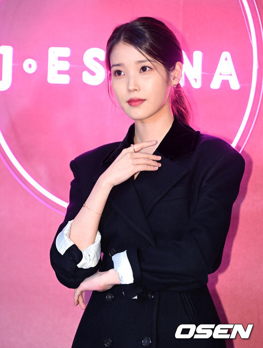 IU