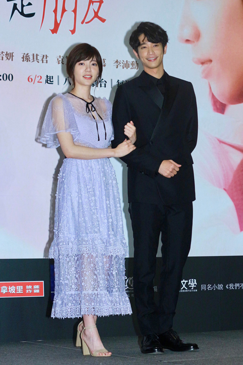 见刘以豪郭雪芙拍亲密戏 孙其君"带情绪"打他一拳