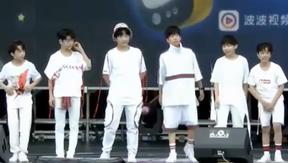 BOY STORY表演《Handz Up》